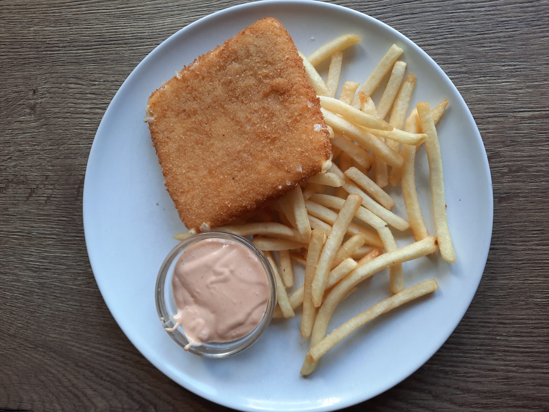 Menu 2 - Smažený sýr se šunkou, hranolky, ďábelka