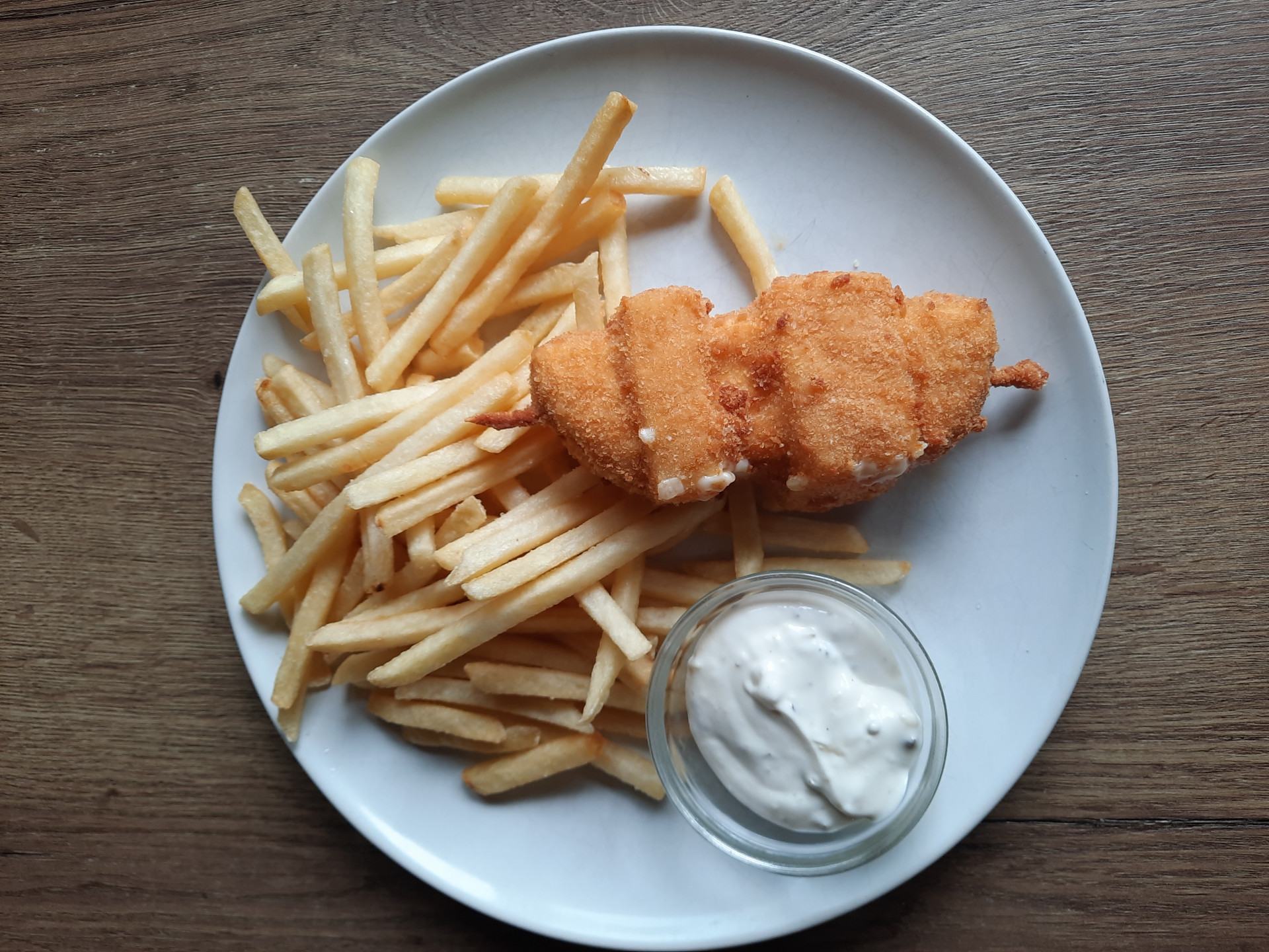 Menu 2 - Sýrový špíz, hranolky, tatarská omáčka