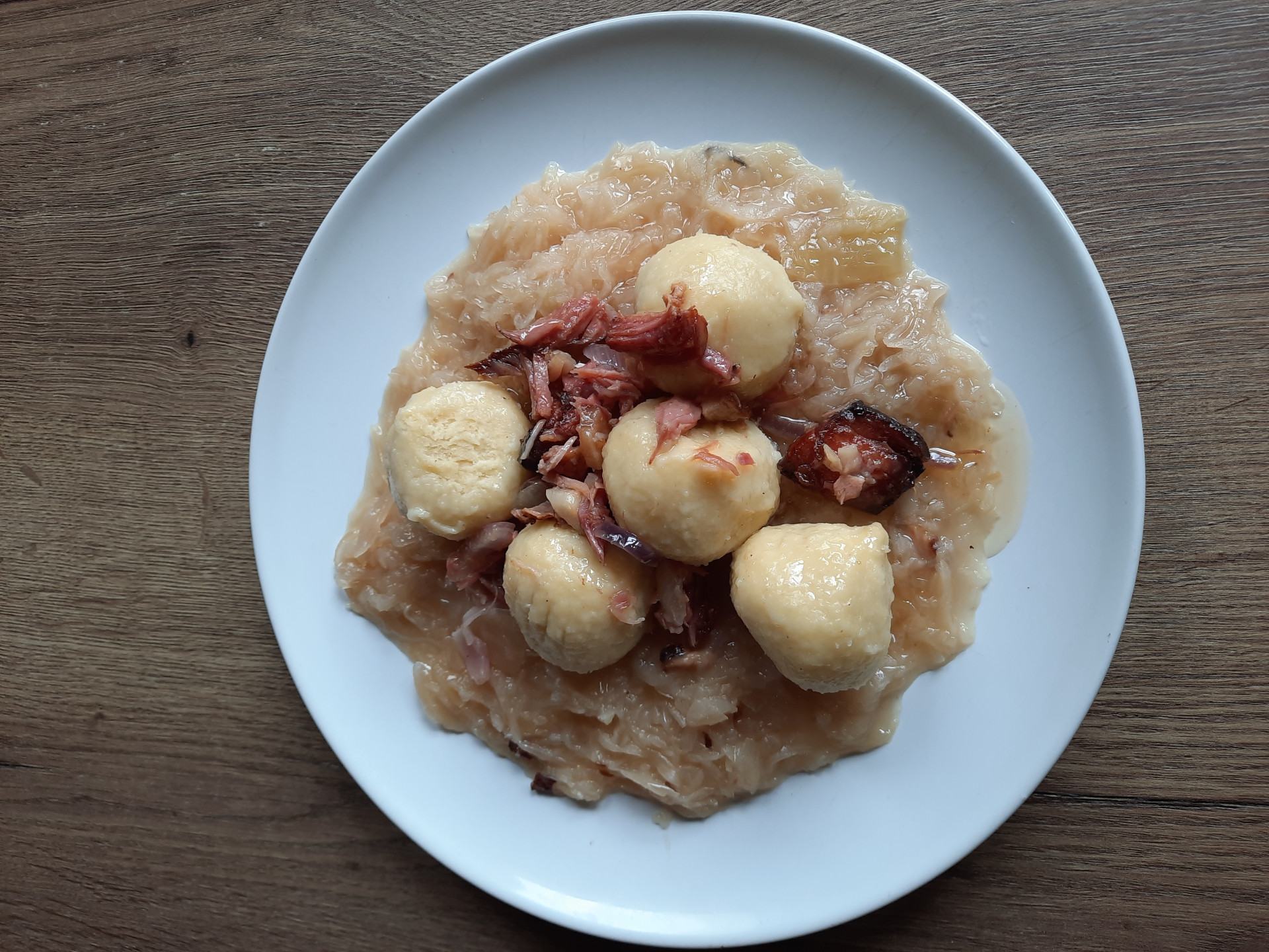 Menu 1 - Plněné bramborové knedlíky, kyselé zelí se slaninou