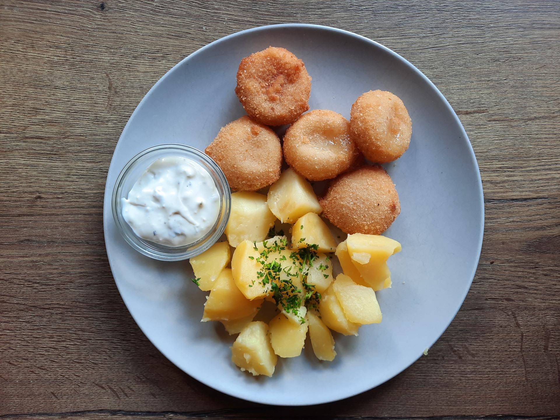 Menu 2 - Smažené tvarůžky s poličanem, brambory, tatarská omáčka