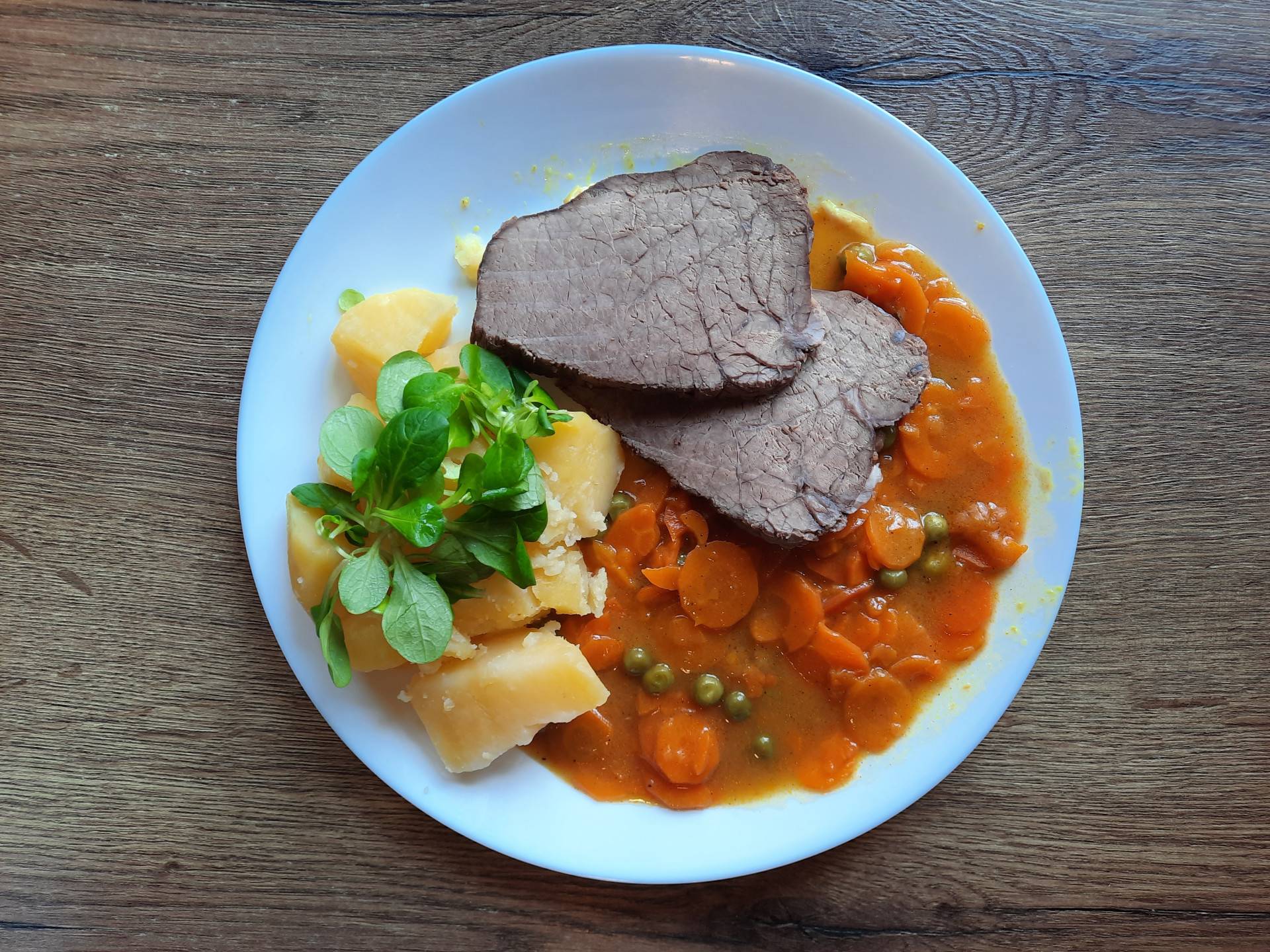 Menu 1 - Vařené hovězí maso, dušená mrkev, vařené brambory