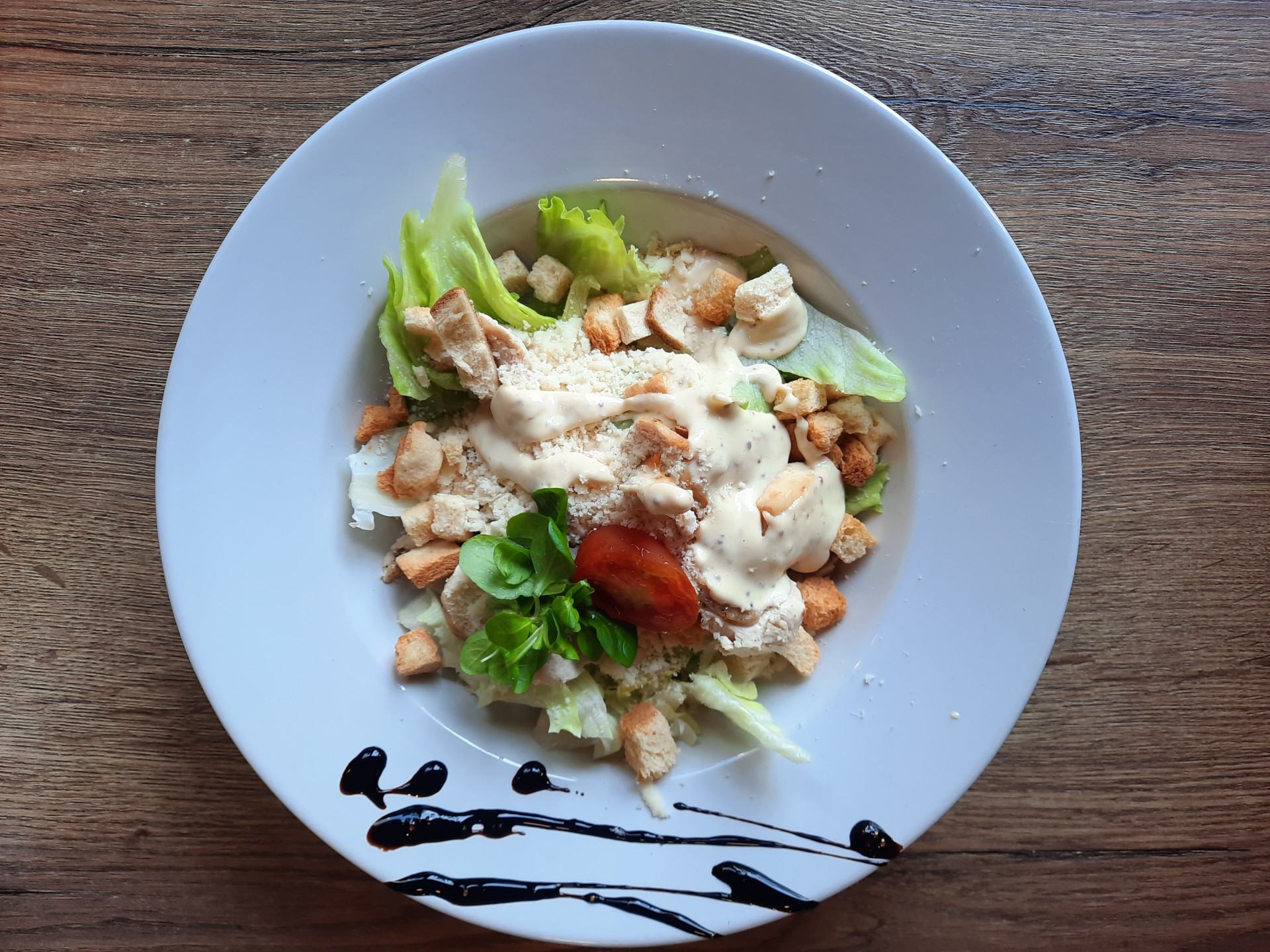 TOP menu - Salát Caesar s kuřecím masem, sýrem Grana Moravia a krutony