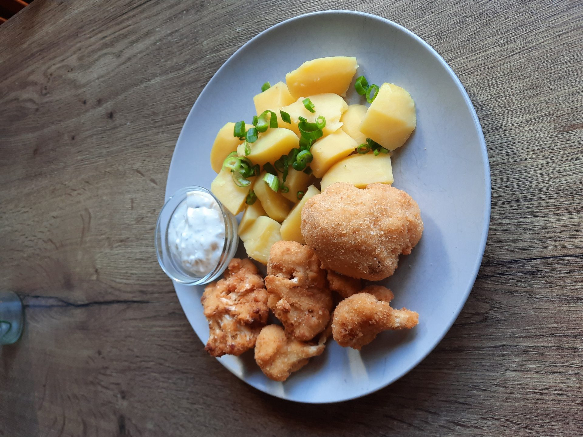 Menu 1 - Smažený květák, vařené brambory, tatarská omáčka