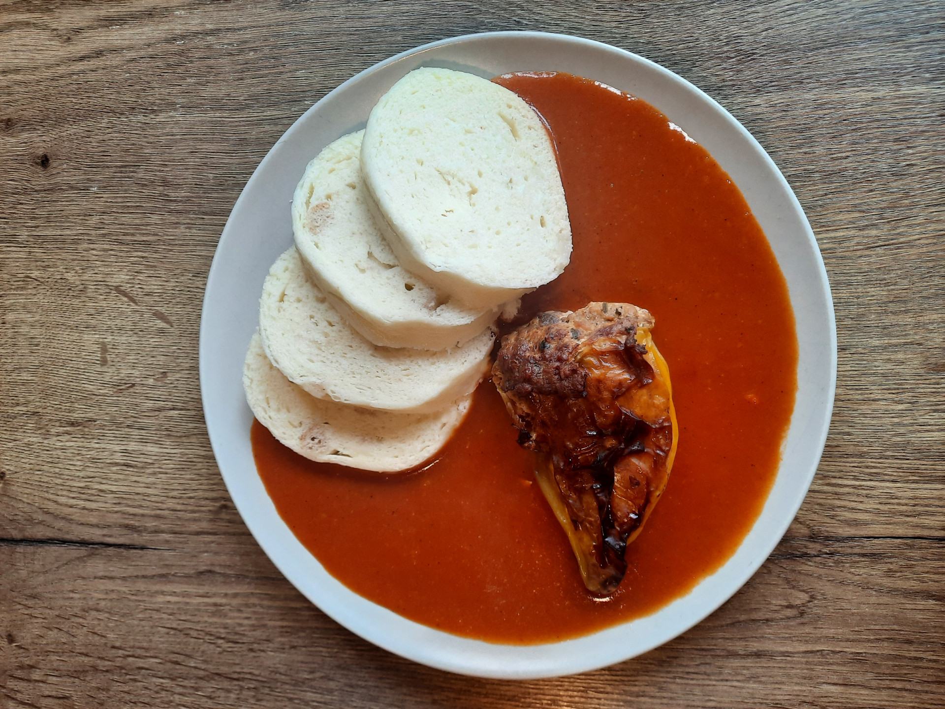 Menu 2 - Plněný paprikový lusk, rajská omáčka, houskový knedlík