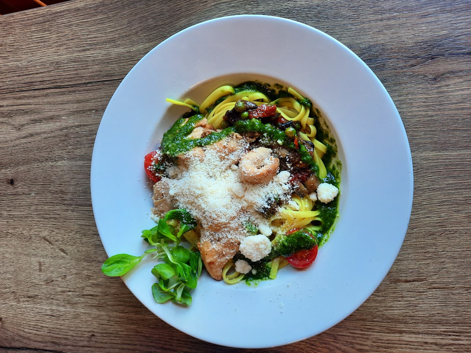 Menu 2 - Kuřecí prsíčko se sušenými rajčaty, linguine, parmazán